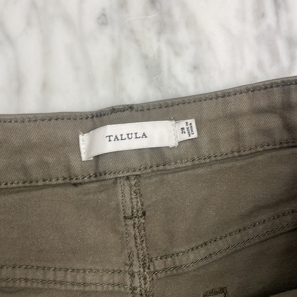 Green Talula aritzia shorts size 29 - Picture 3 of 6